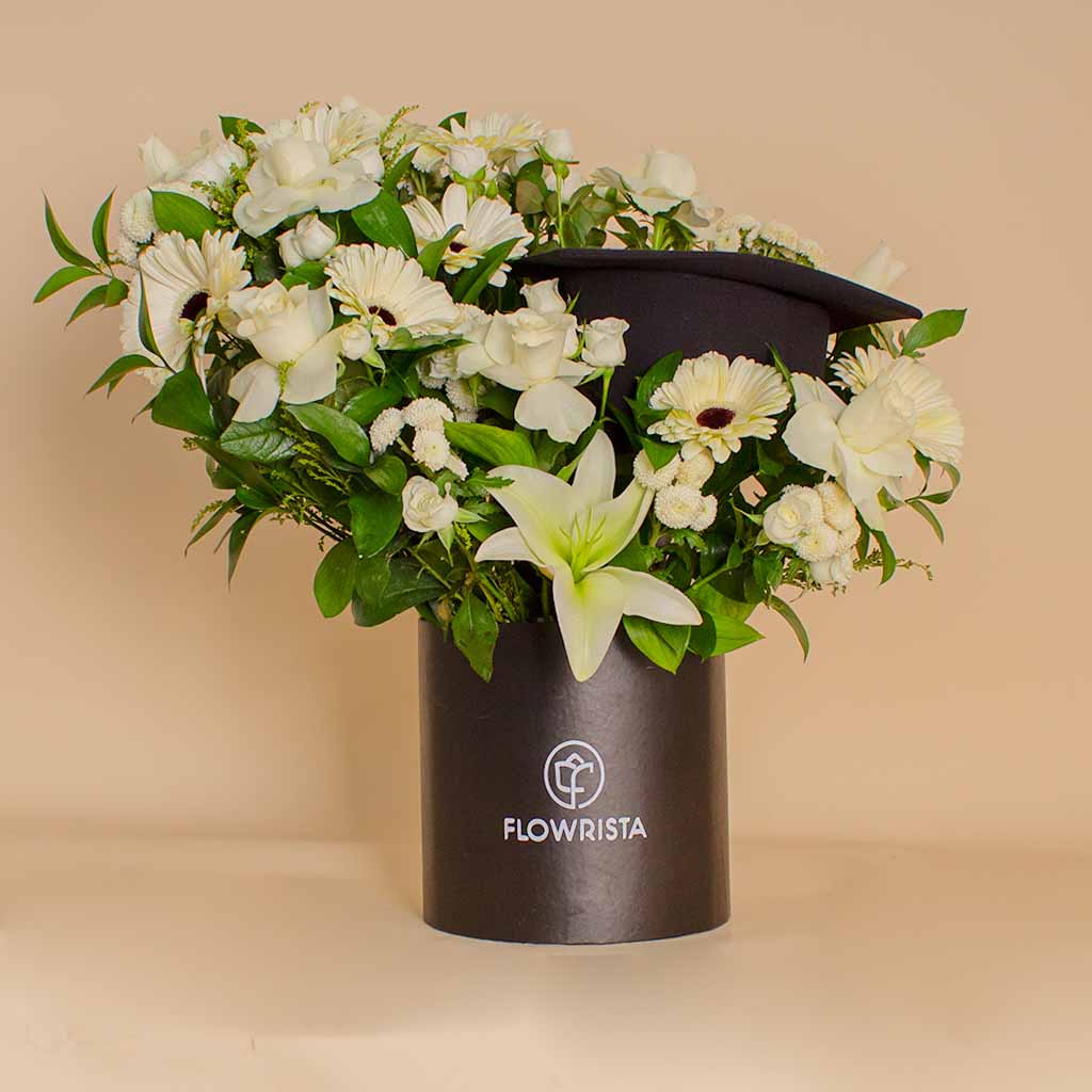 Luxury Graduation Box - 34 Flowers & Graduation Cap