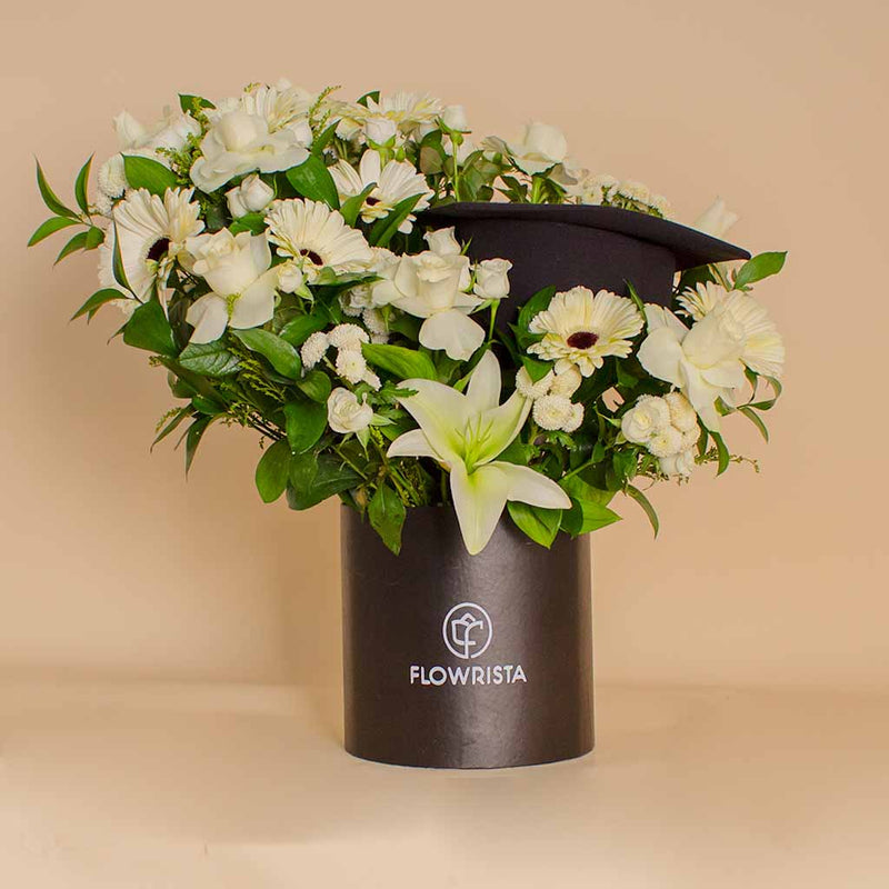 Luxury Graduation Box - 34 Flowers & Graduation Cap