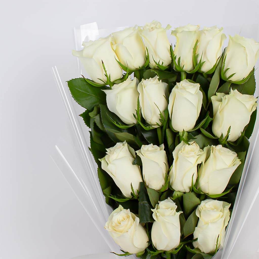Flowrista | White Roses Bouquet - 17 Stems