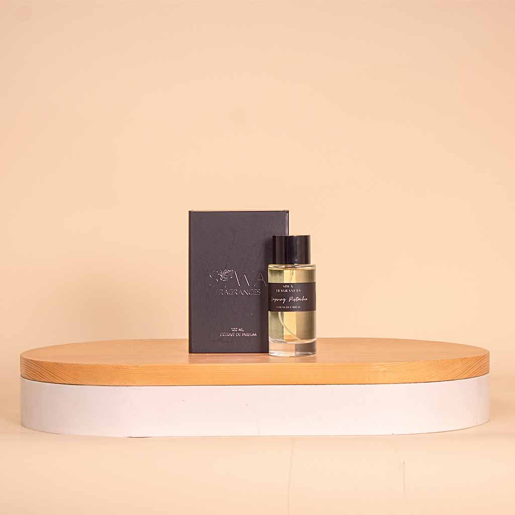 Siwa Layering Pistachio with Vase of 20 Orange Roses