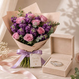 طقم ماركيز مع 20 وردة حمراء