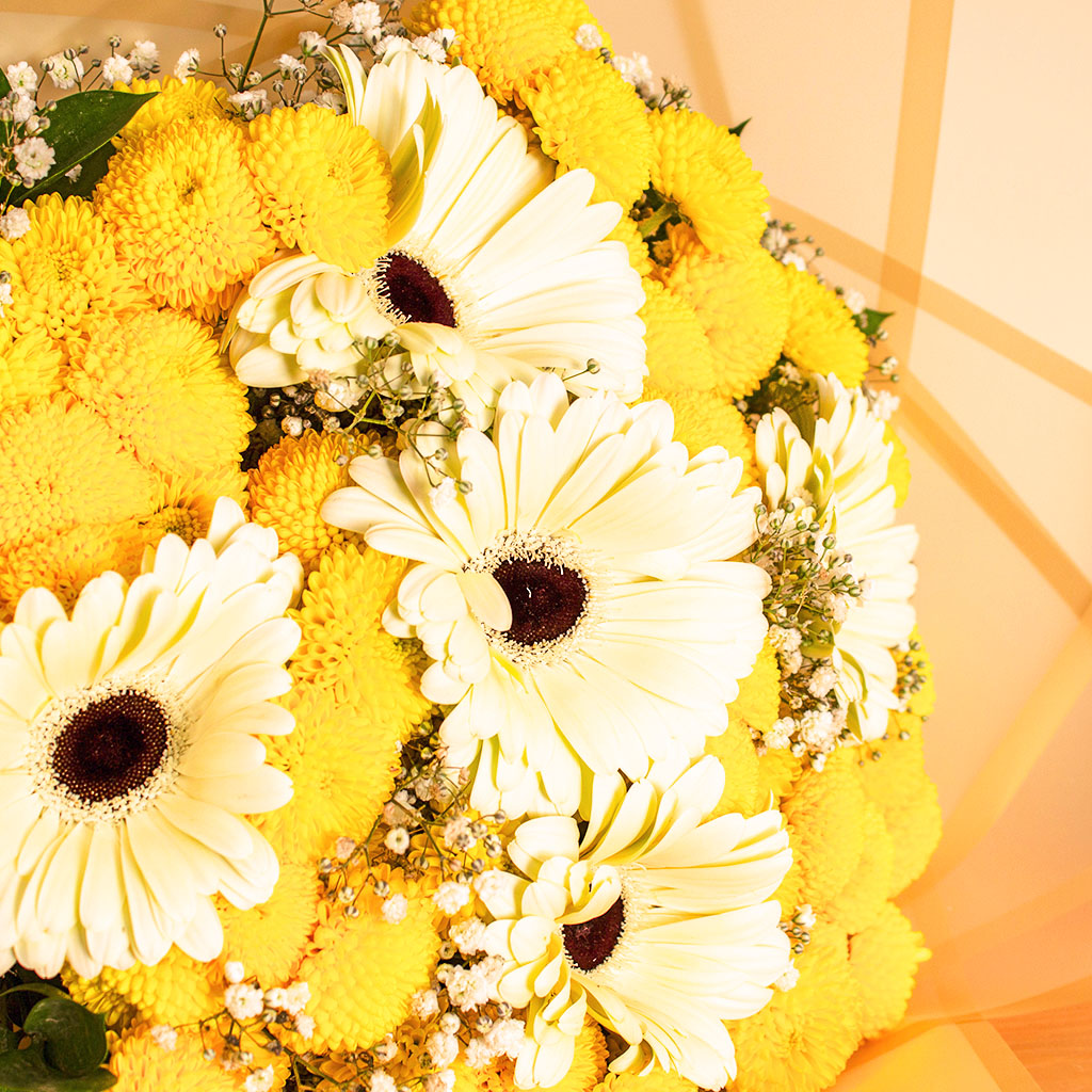 Carolina Herrera Good Girl with Chrysanthemum, Gerbera
