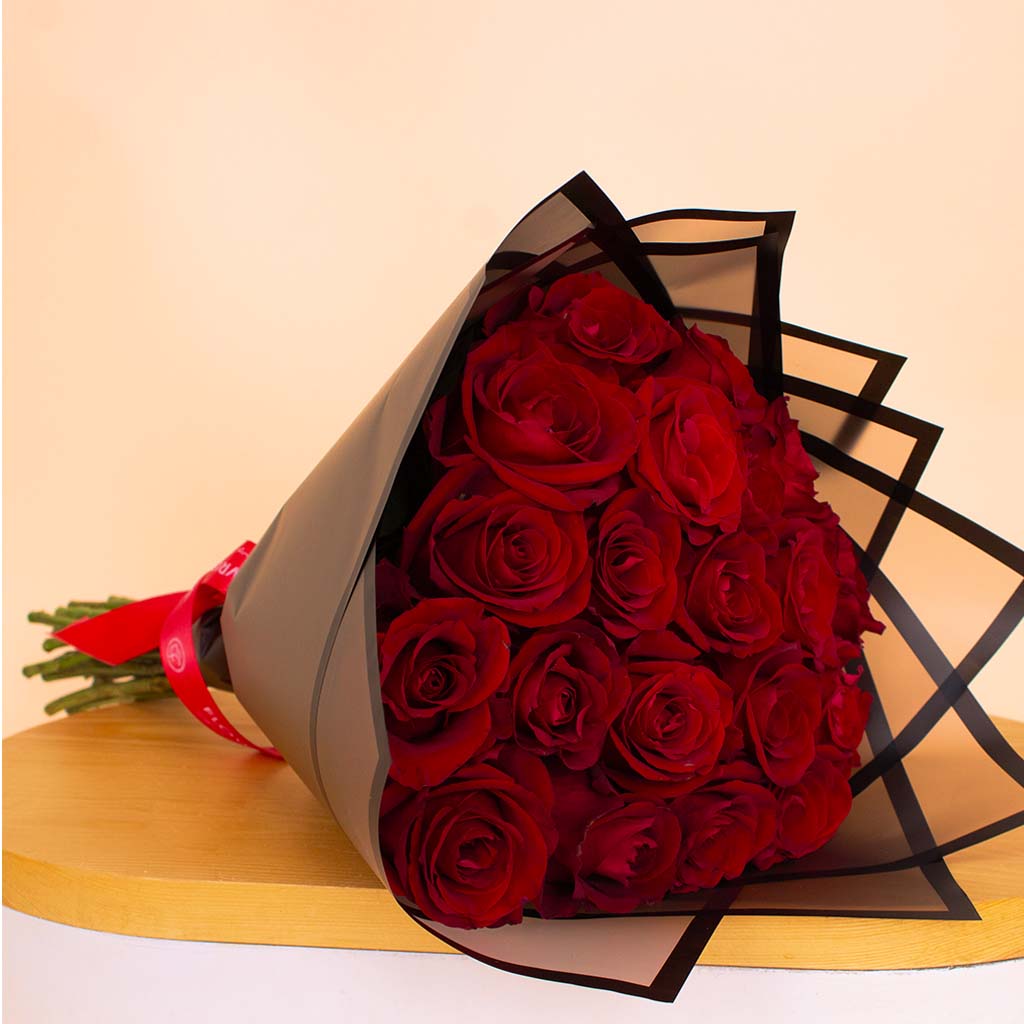 Passionelle Chocolate Baby Boy 1kg & Red Roses Bouquet