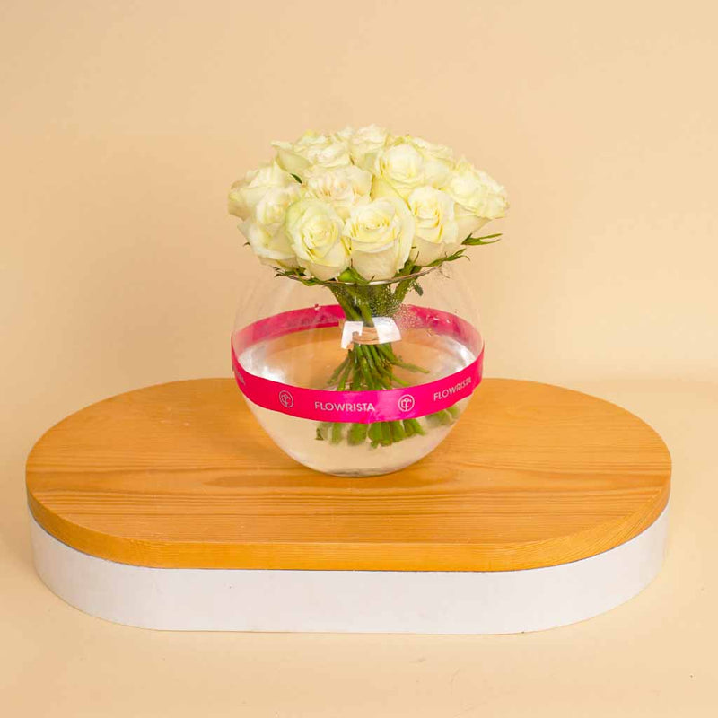 Flowrista | White Flowers Vase – 20 Flowers
