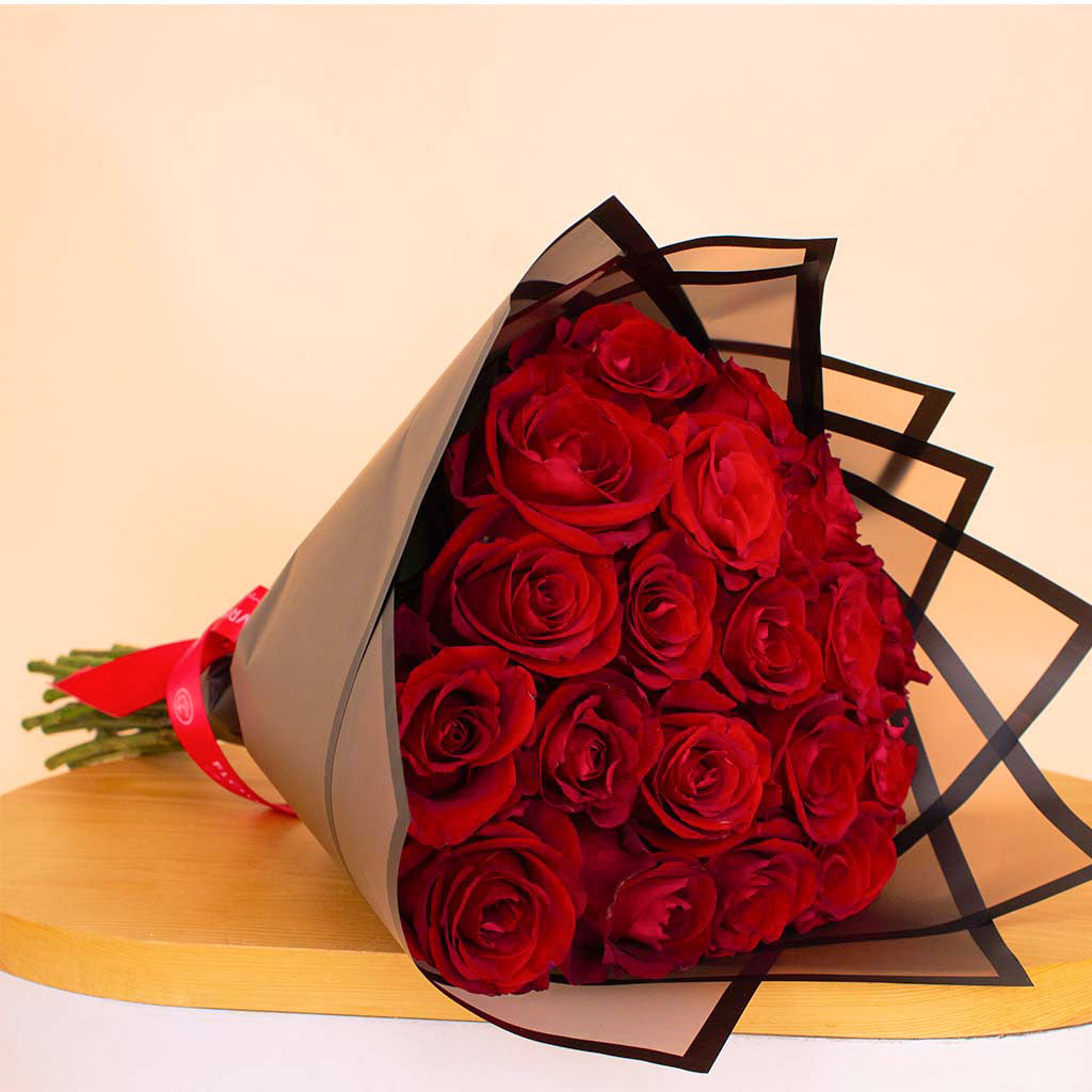 Chocolate Factory Luxe Box – 28 Pieces & Red Roses Boutque