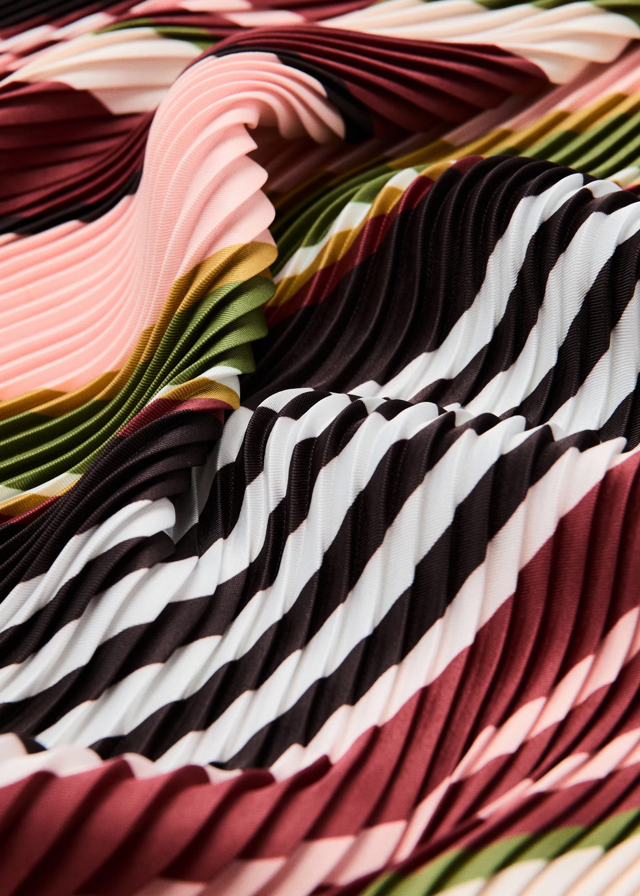 Mango Printed Pleated Scarf with Flowrista Petite Vibrant Hat Box