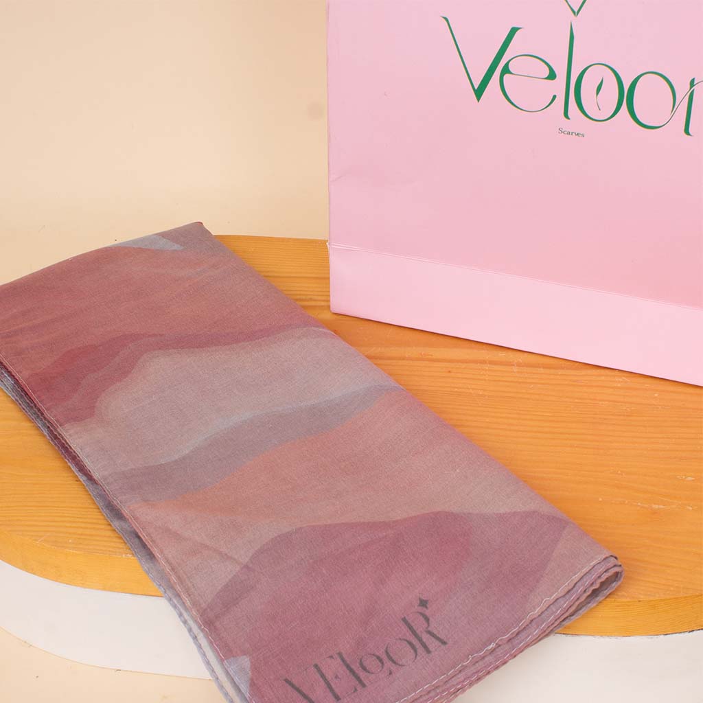 Veloor Jade Scarf & Red Roses Bouquet