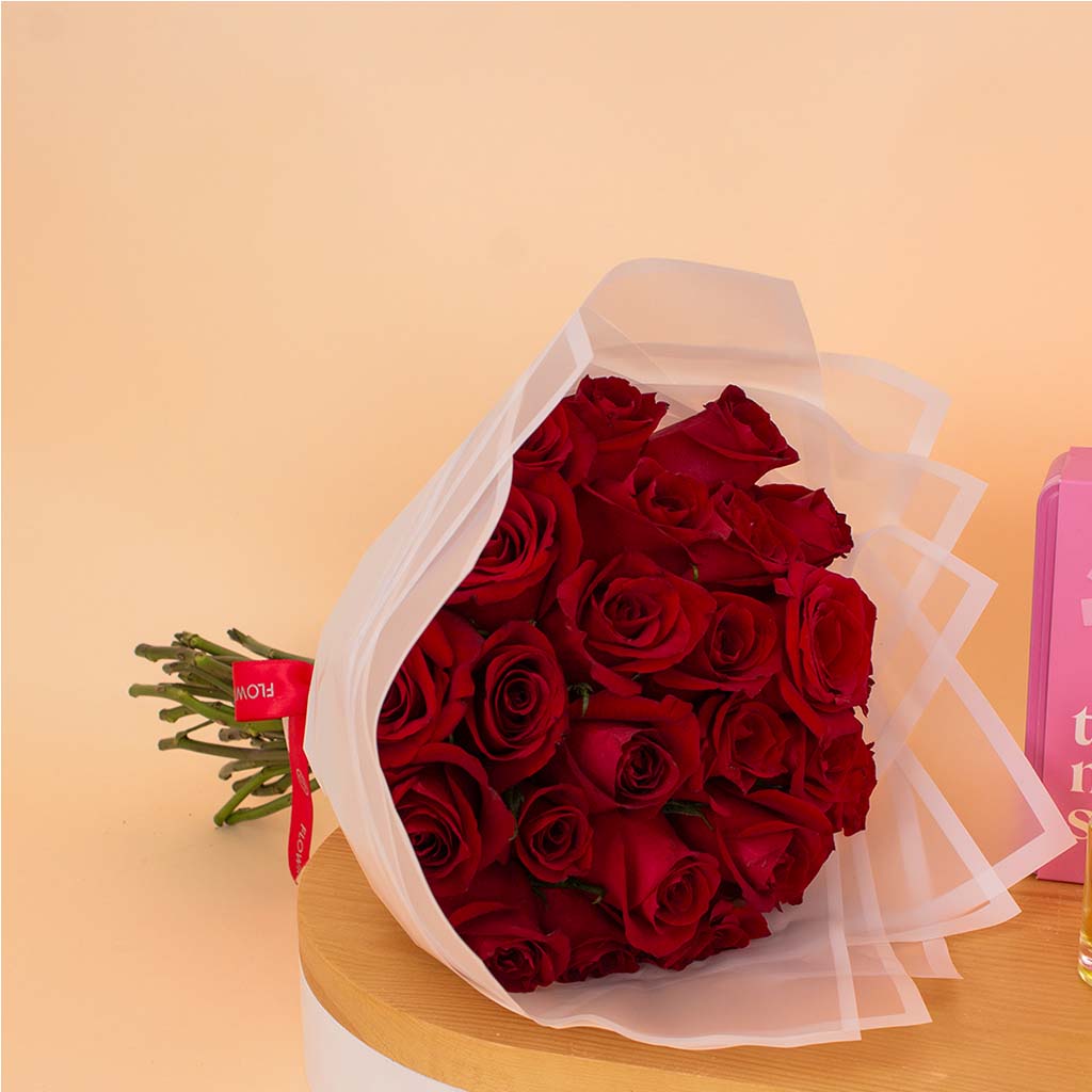 Nola Nutella Crunchy Cake & Red Roses