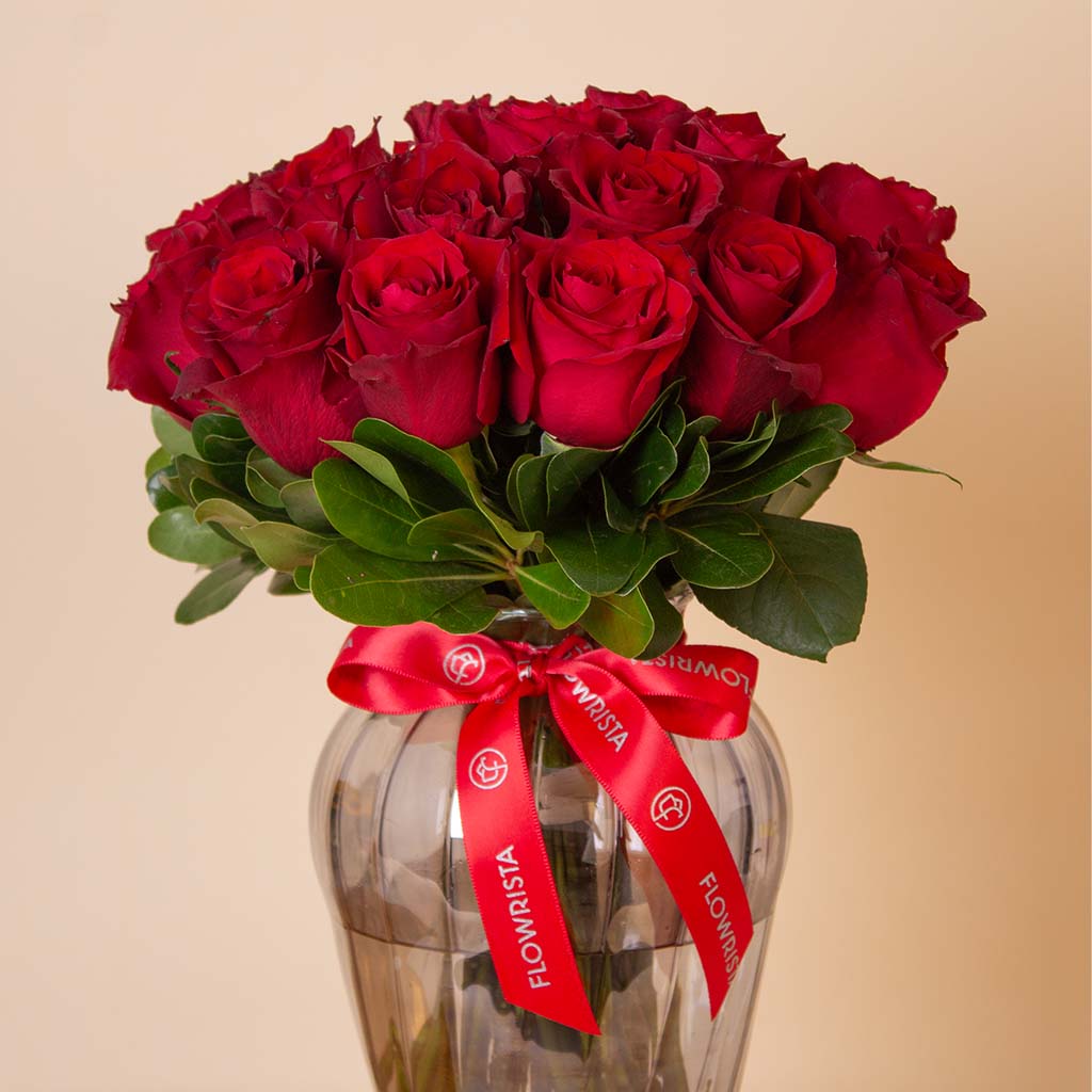 Classic Red Roses Glass Vase