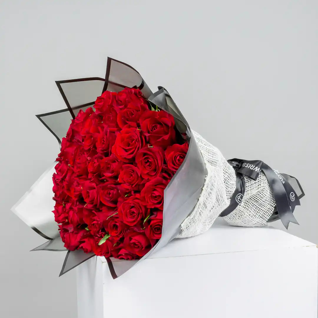 Luxury Hand Bouquet – Red Roses