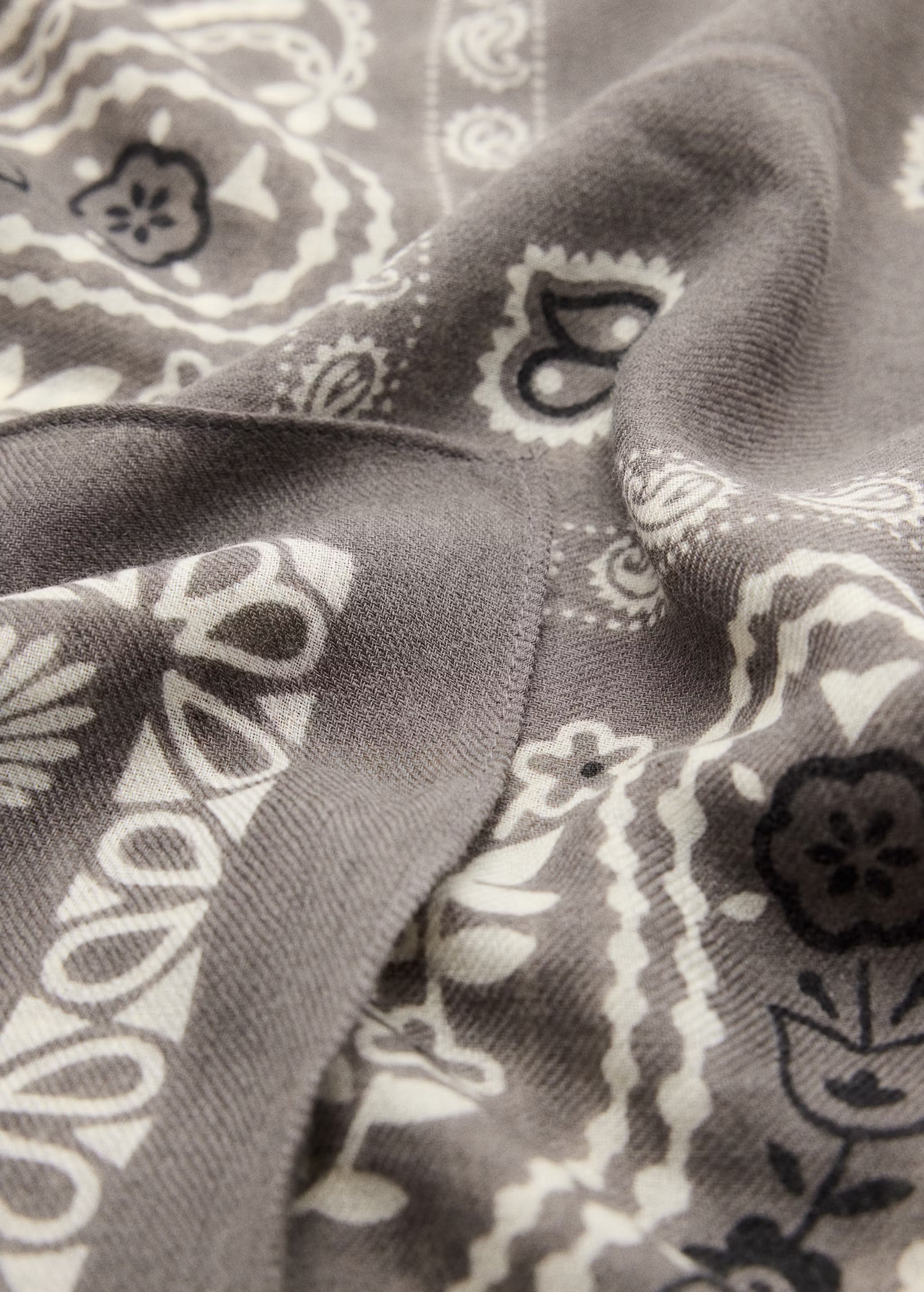 Mango Paisley Print Scarf with Flowrista Exquisite Pink Roses Bouquet