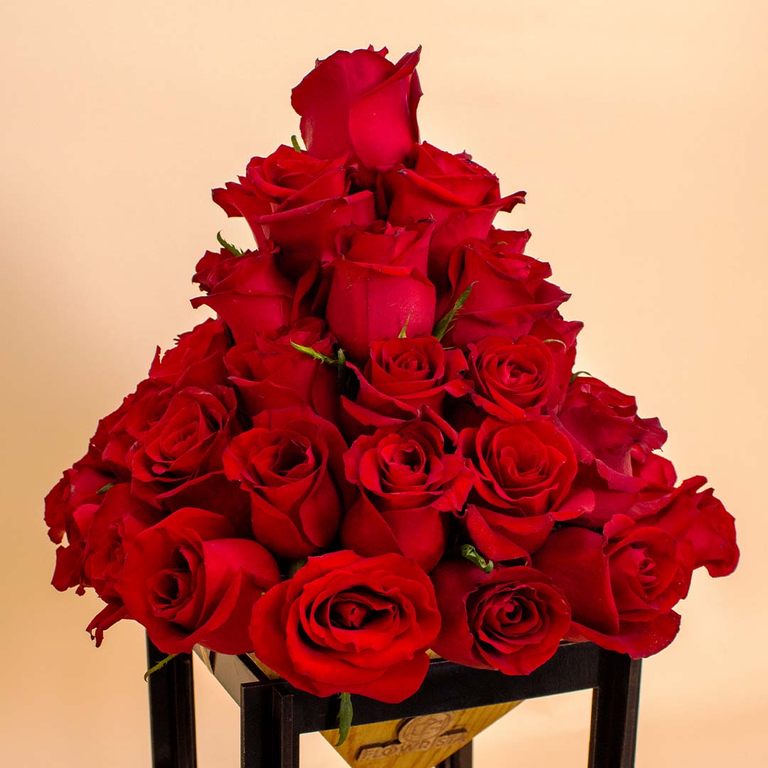 Flowrista Louvre Love Box – Luxurious Red Roses