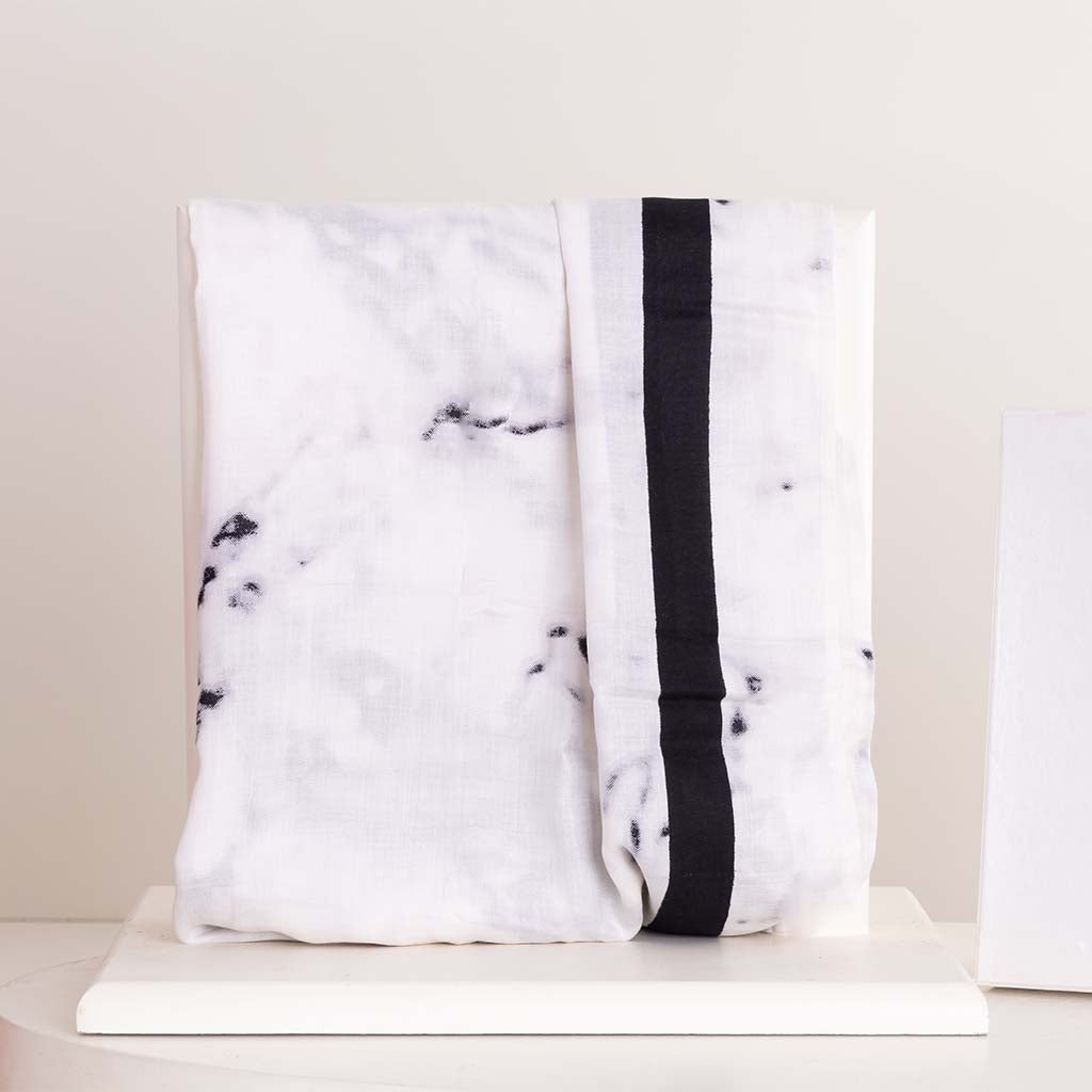 EMMA White Marble Scarf & Red Roses Bouquet