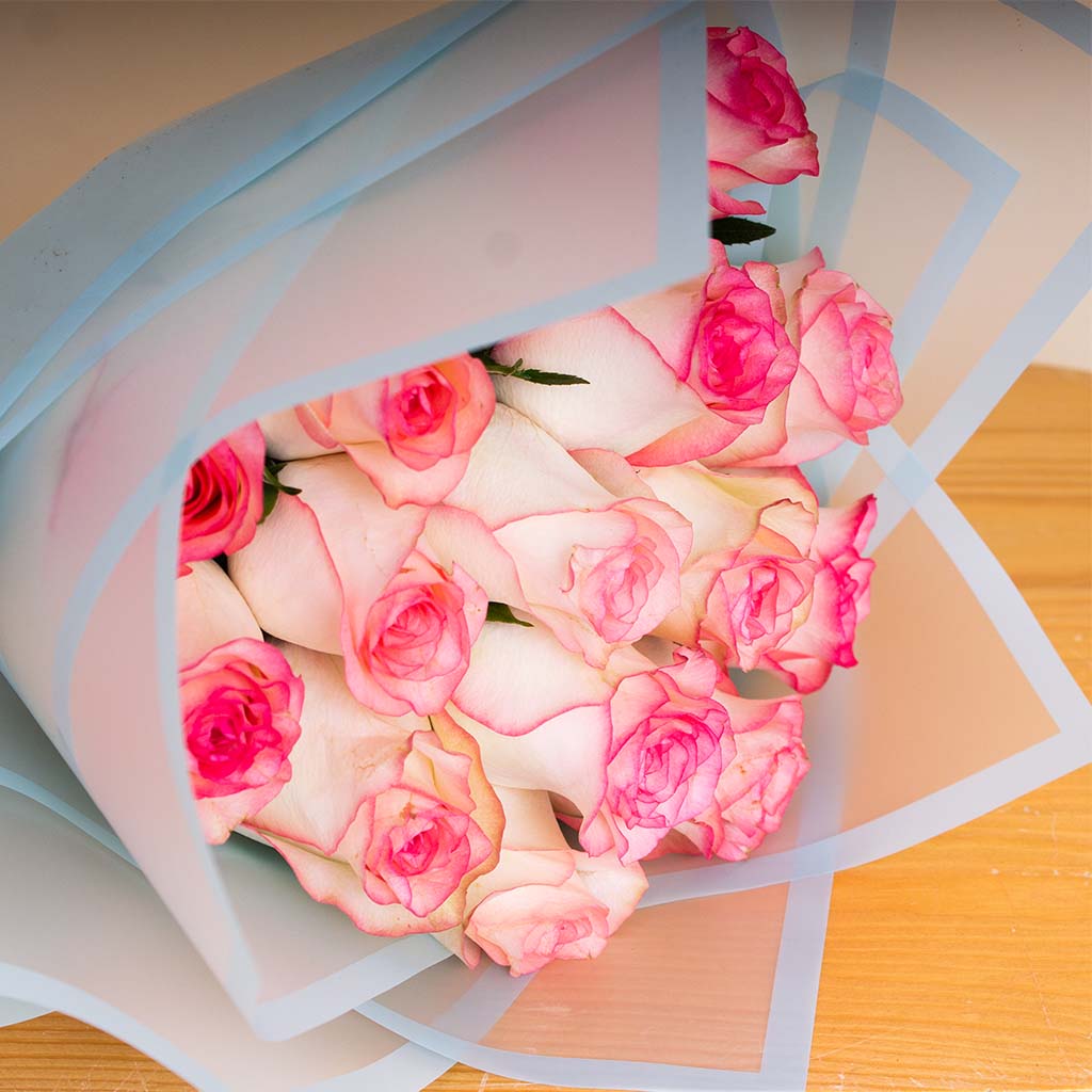 Fuchsia & Vanilla Bundle - Almaki Bag With Bubble Set & Pink Roses Hand Bouquet