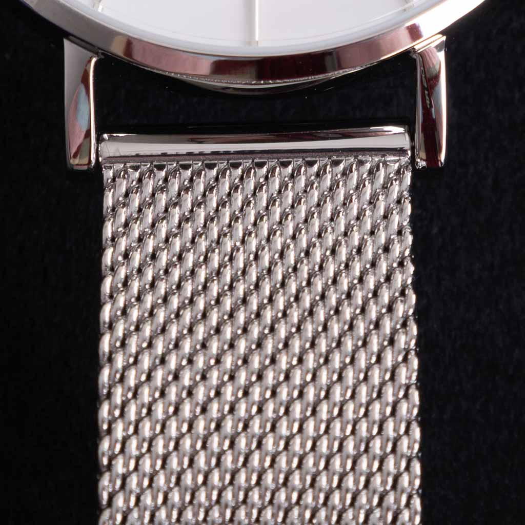 Daniel Wellington Silver Watch & 15 Revival Roses Hand Bouquet