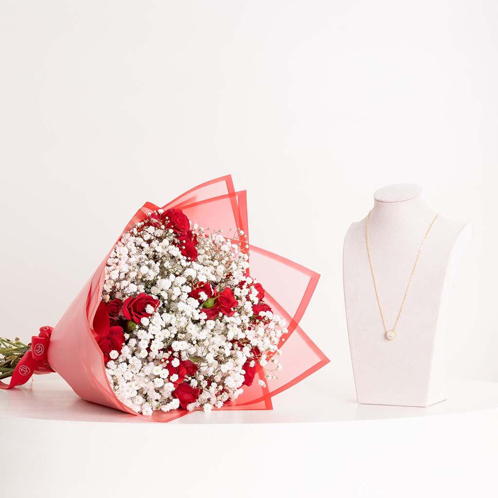 Markiz Thai Silver Gold-Plated Zircon Necklace & Baby Roses & Gypsophila Bouquet
