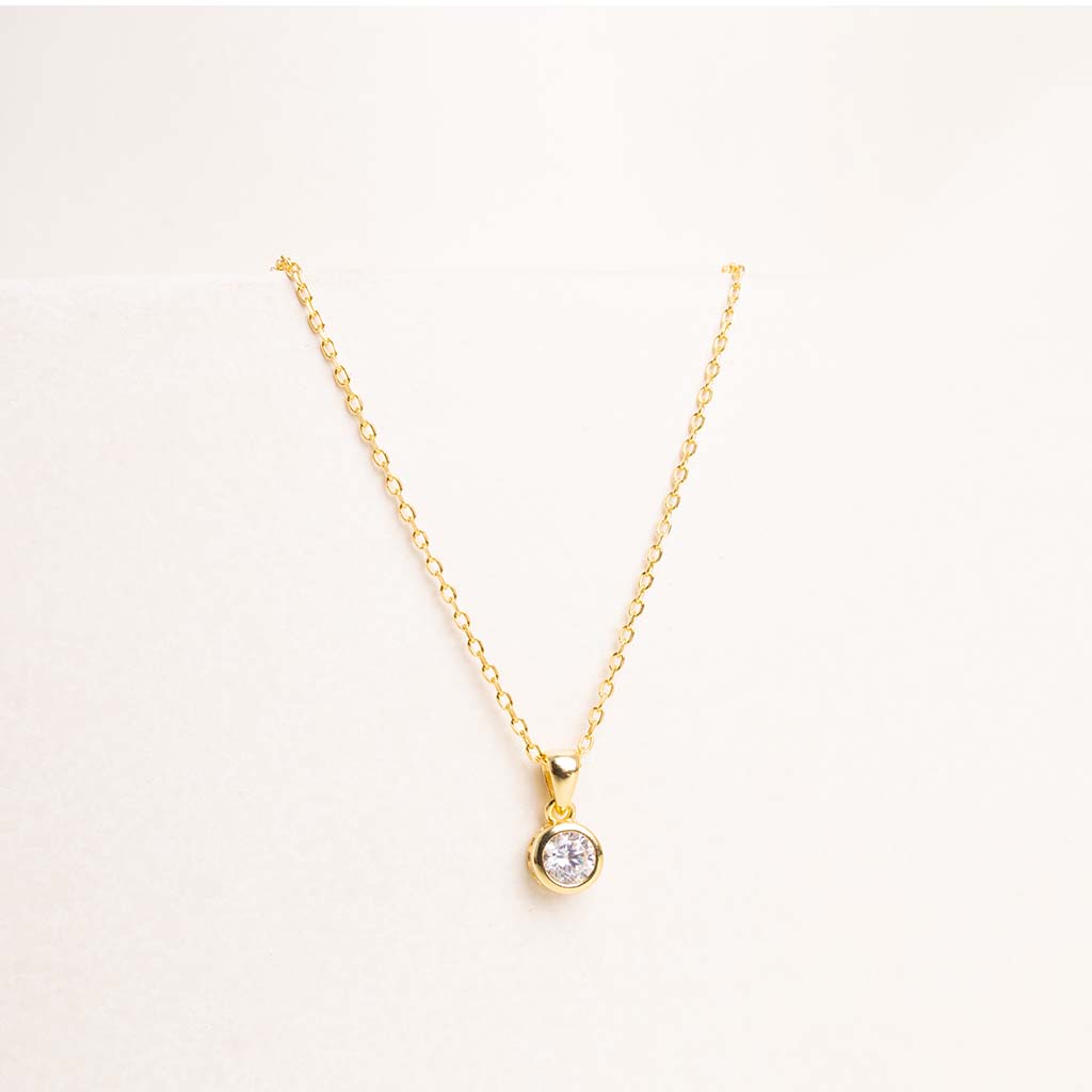Markiz Thai Silver Gold-Plated Zircon Necklace & Baby Roses & Gypsophila Bouquet