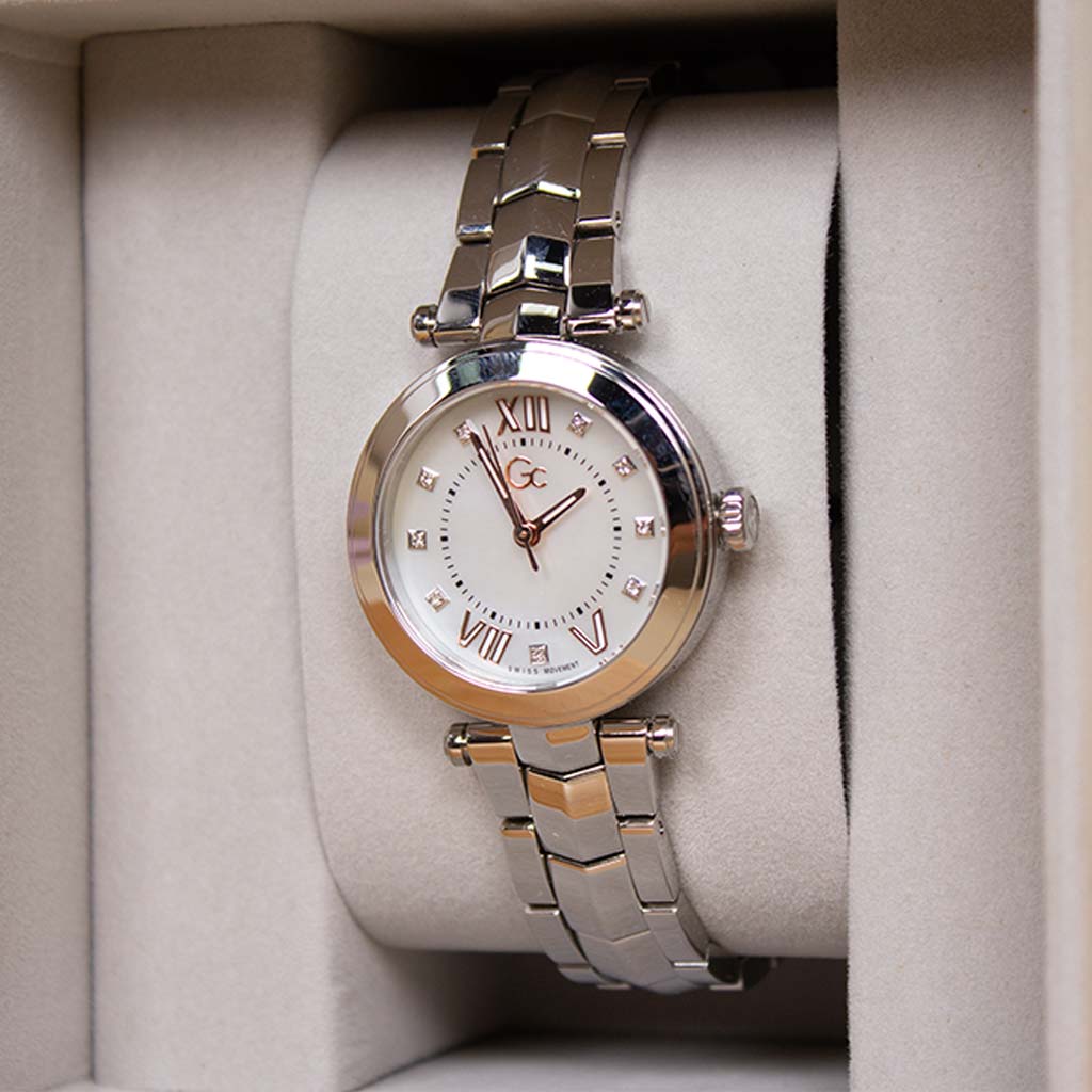 GC Illusion Watch & 30 Heart-Shaped Roses - Mother’s Day Gift