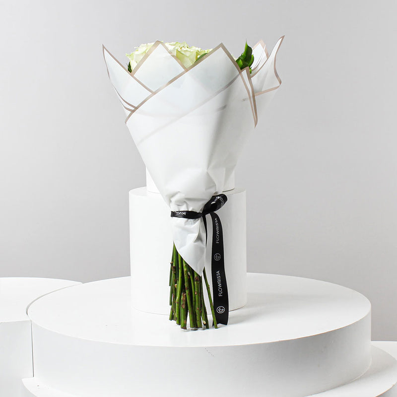 White Roses Bouquet – 20 Stems