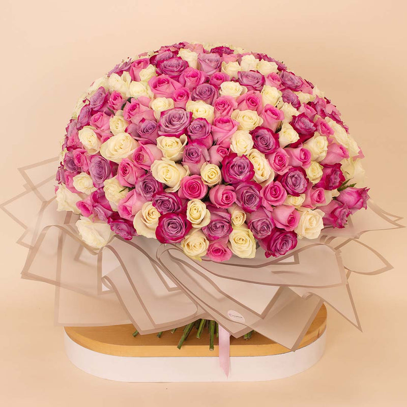 Flowrista | Grand Bouquet of 250 Purple & White Roses