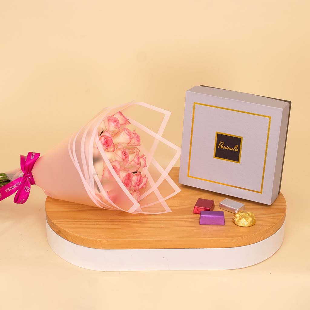Passionelle Premium Chocolate Box 765g and 15 Pink Roses