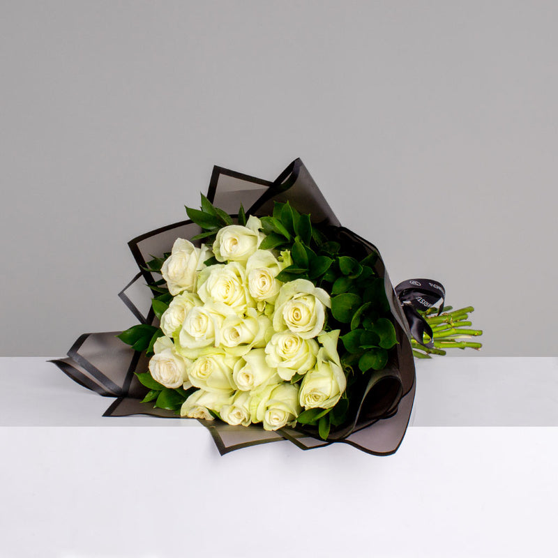 Luxury White Roses Hand Bouquet – 16 Stems