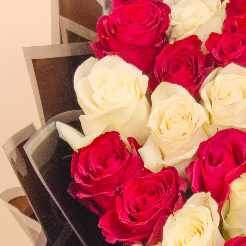 Flowrista | Grand Bouquet of 250 Red & White Roses