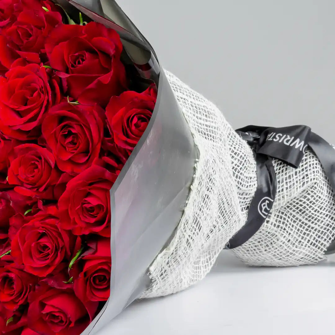 Luxury Hand Bouquet – Red Roses