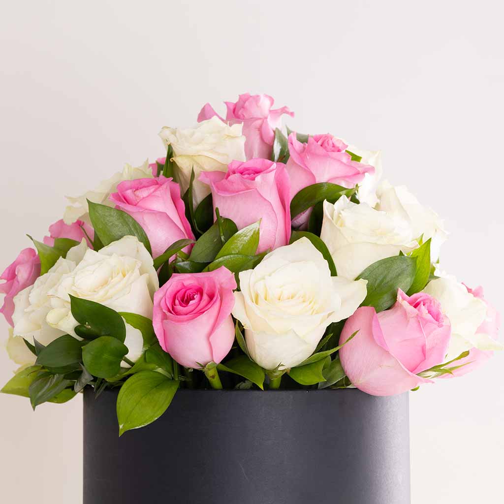 Flowrista White & Pink Rose Box