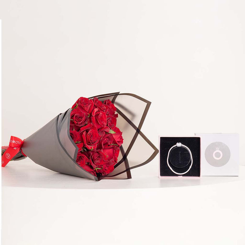 PANDORA Moments Silver Bracelet with Pavé Heart Clasp & Red Roses Bouquet