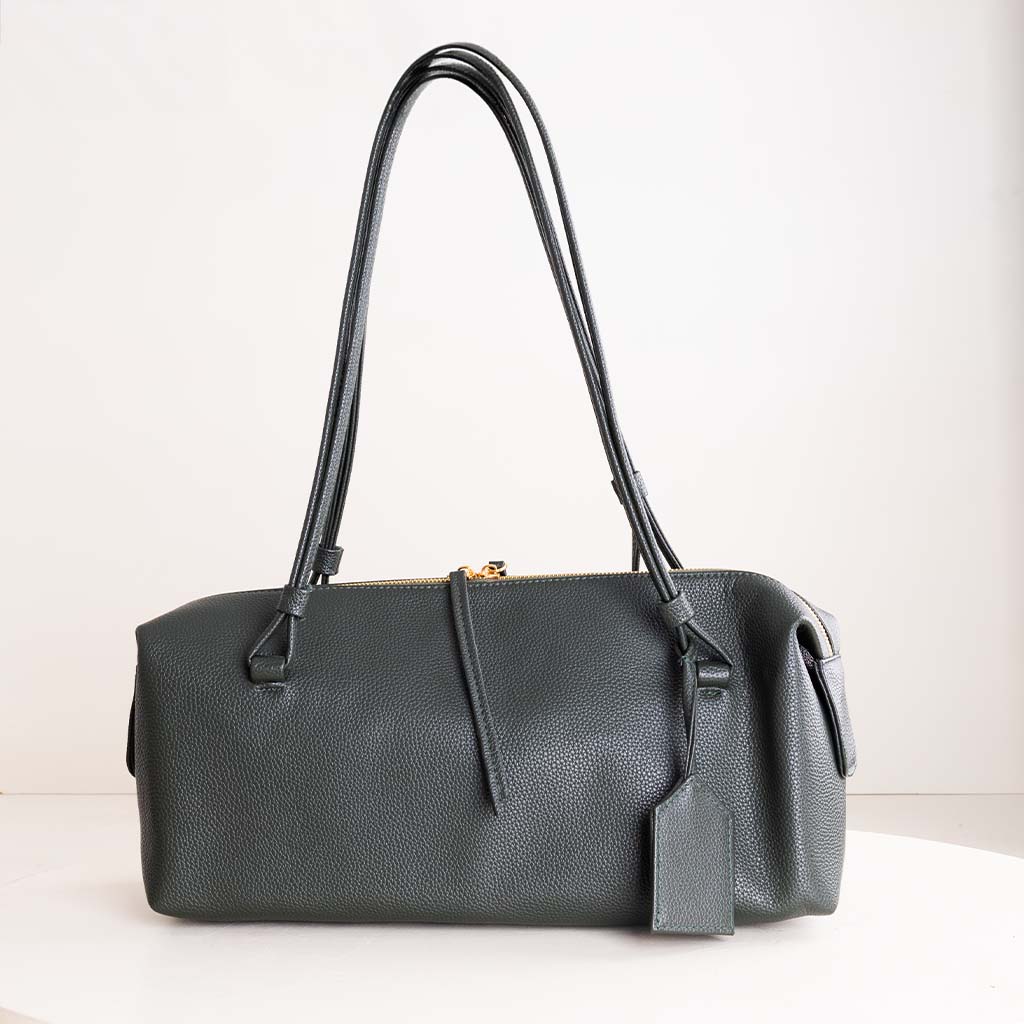 CoCan Capsule Shoulder Bag & Pink Roses Bouquet