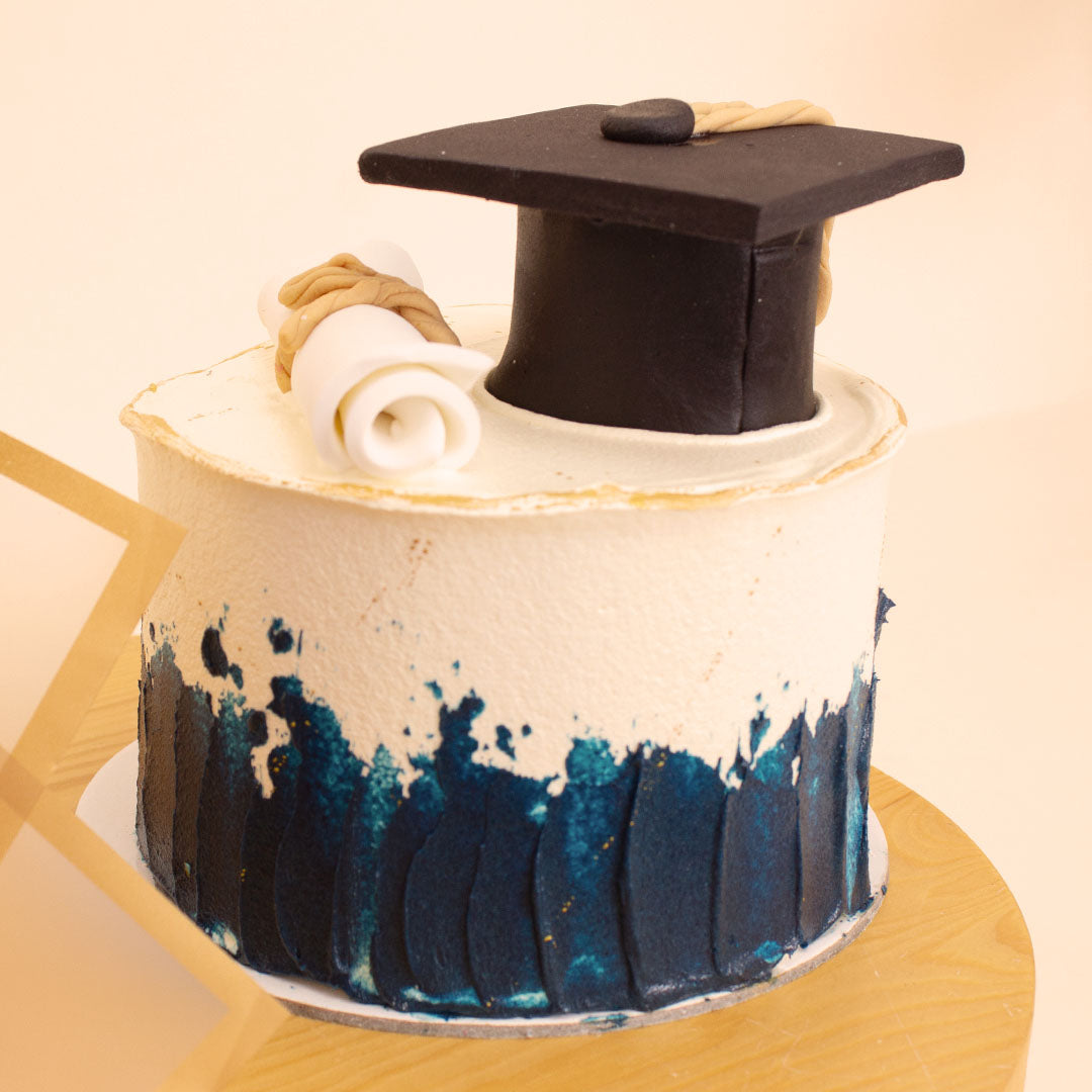 Ninos Graduation Celebration Cake & 20 Red Roses