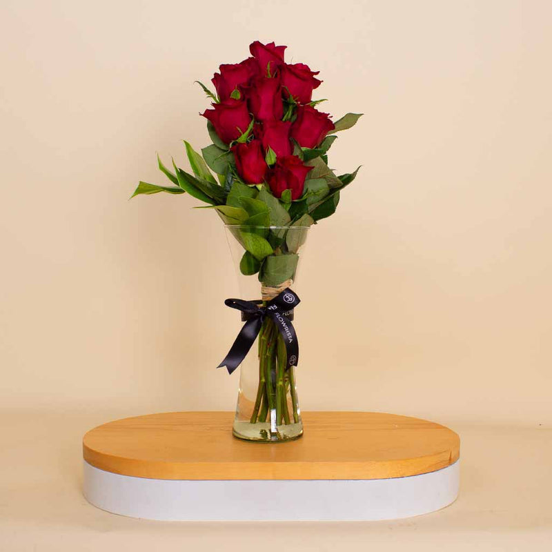 The Grand Love Vase – Luxurious Red Roses