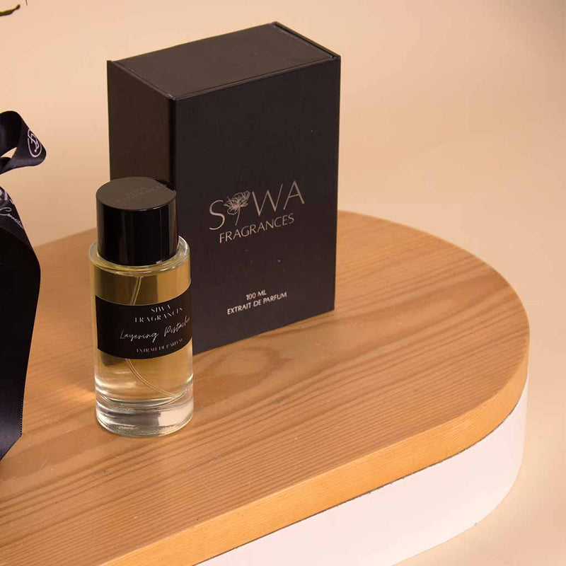 Siwa Layering Pistachio with Vase of 20 Orange Roses