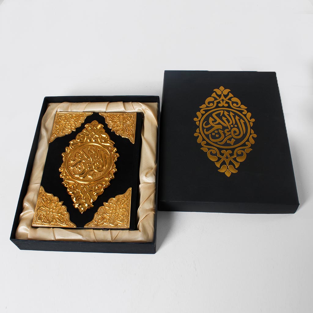 Ramadan Gift Set with Roses & Holy Quran