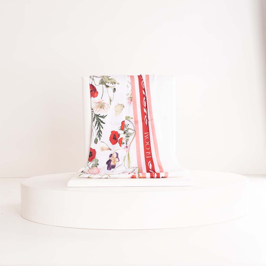 Veloor Rouge Scarf with 20 Red Roses Bouquet