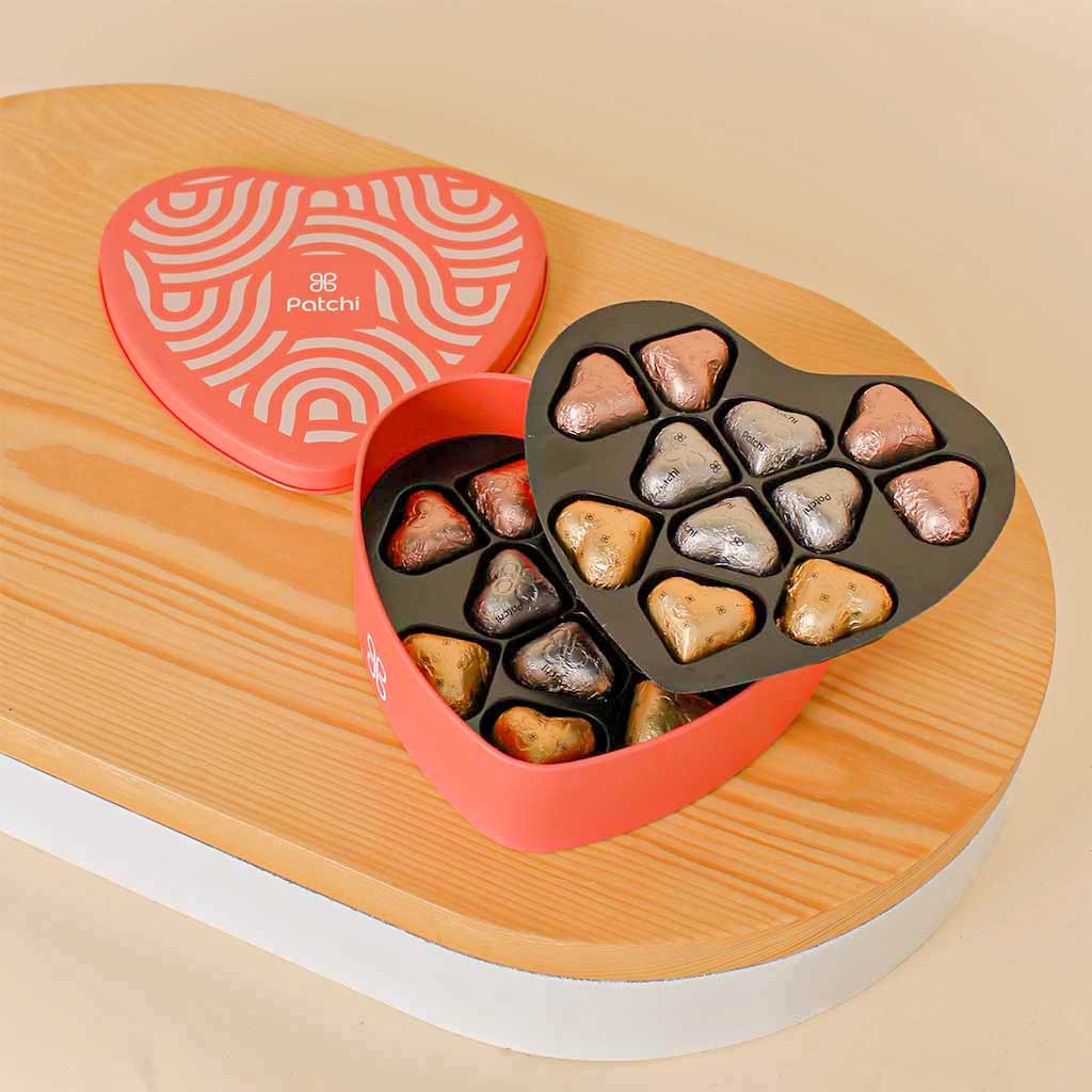 Patchi Tin Box of 22 Pieces | Romantic Hand Bouquet 20 Flowers