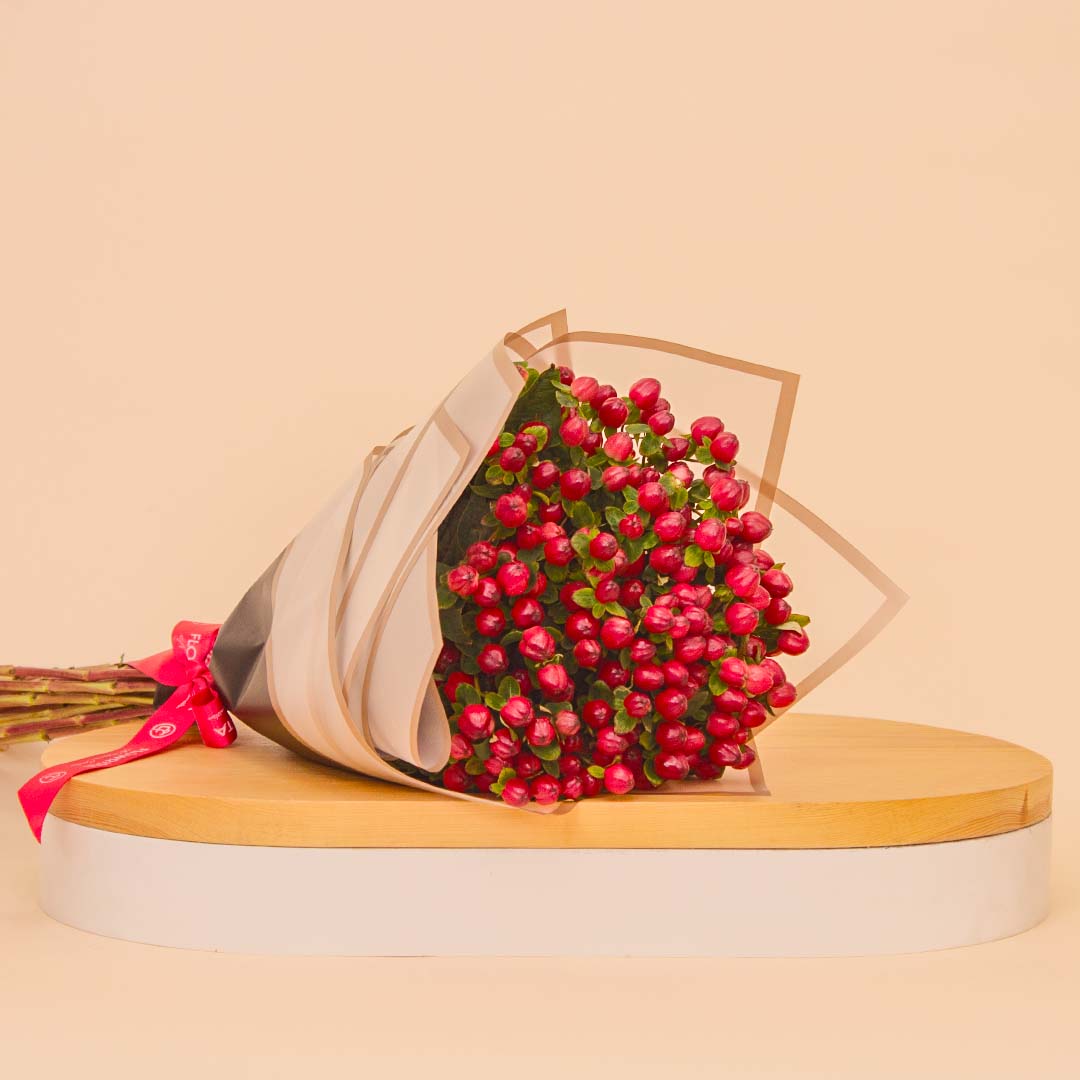 Flowrista | Hypericum Bouquet – 20 Stems