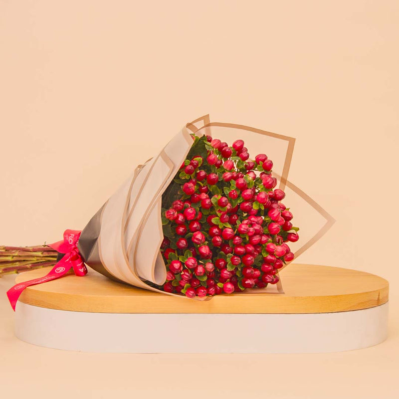Flowrista | Hypericum Bouquet – 20 Stems