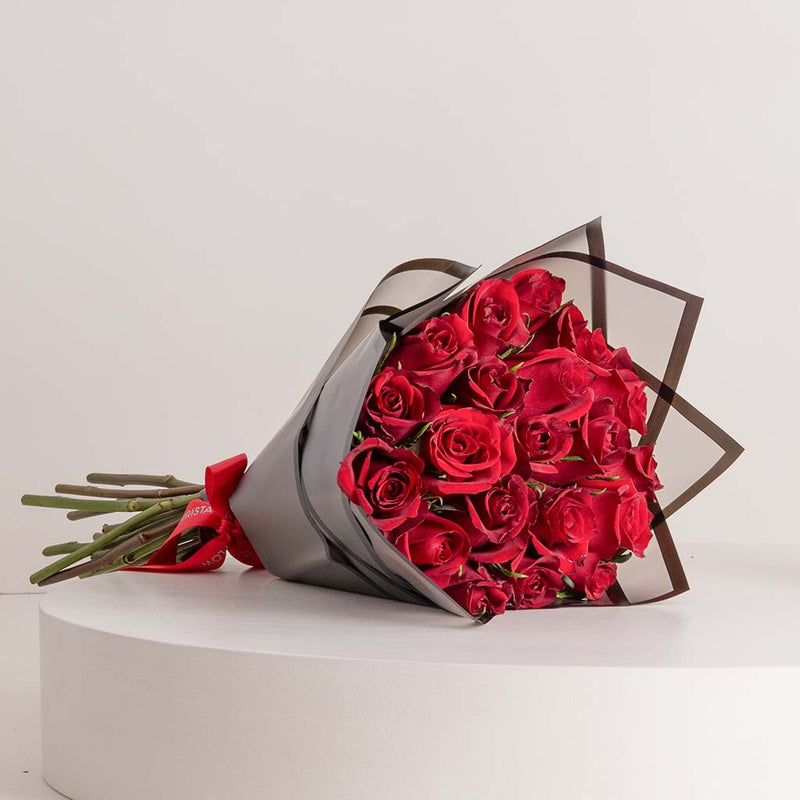 Soulandmore Butter Skin Bundle & 15 Red Roses Bouquet