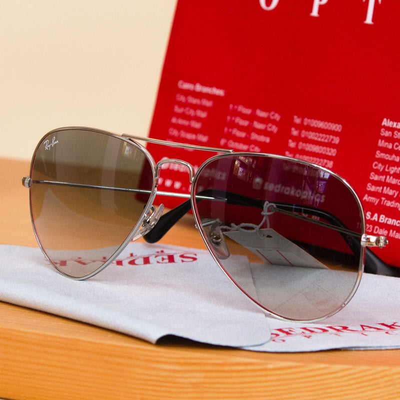 Ray-Ban Aviator Sunglass with Silver Frame & Gradient Lenses and 15 Orange Roses Vase
