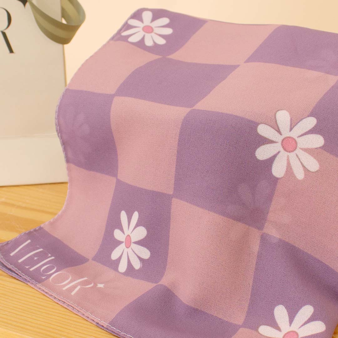 Verool Plum Scarf with 20 White Roses Vase