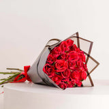 Siwa Layering Pistachio Eau de Parfum & Red Roses Bouquet
