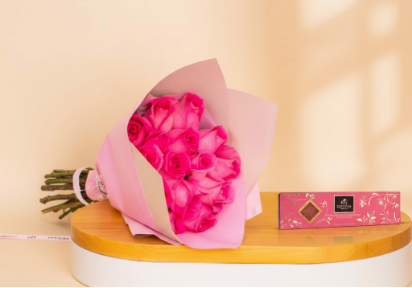Godiva Prestige Biscuits Collection & Pink Roses Bouquet