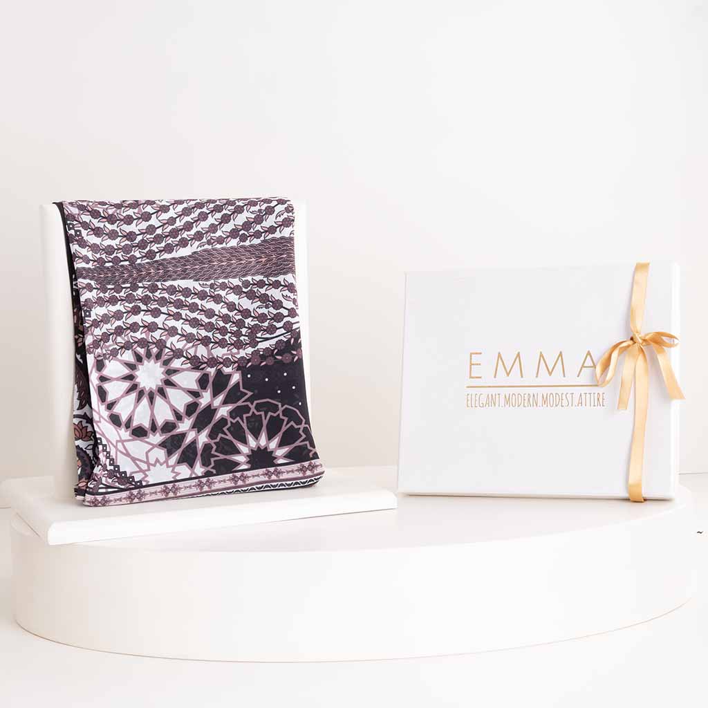 EMMA Mystic Woods Scarf & Red Roses Bouquet