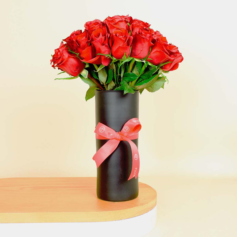 Amaz Gorgeous necklace 24k gold plated | A vase of red roses