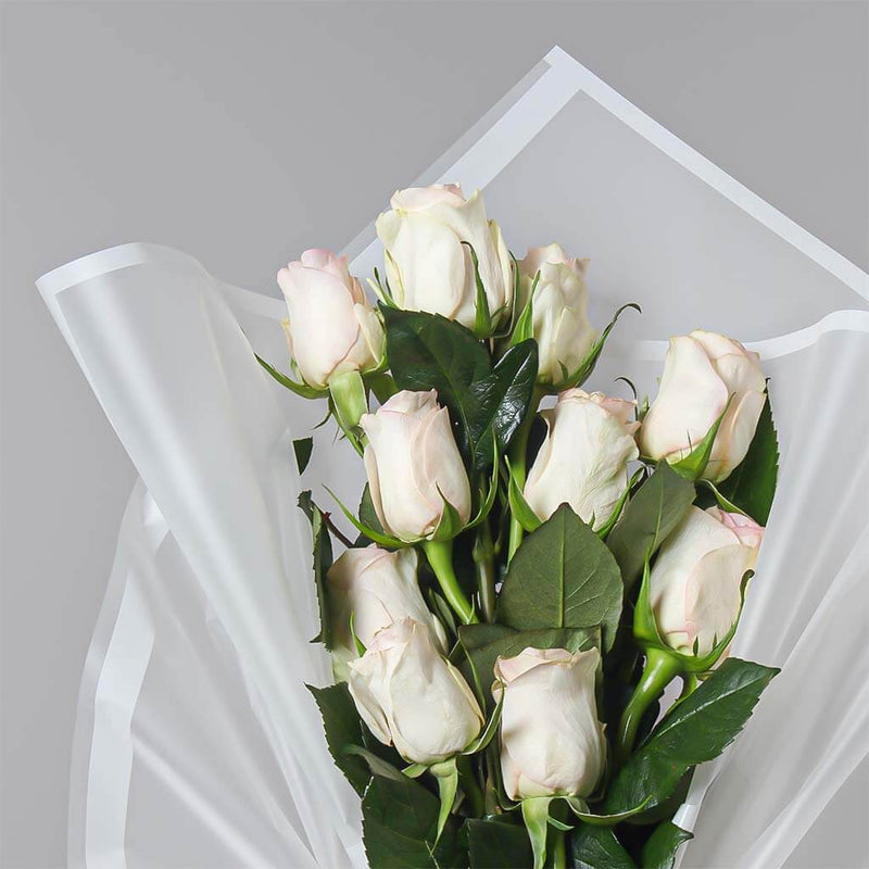 Flowrista | 10 White Roses Bouquet