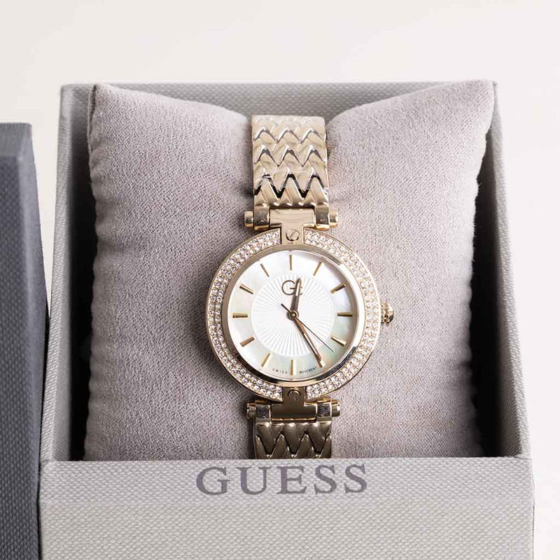 Guess Analog Watch for Women and 20 Rose Pink Bouquet