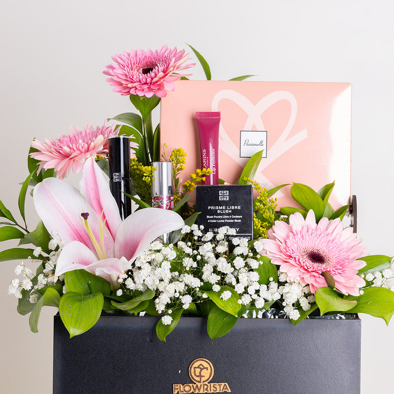 Flowrista Beauty & Blooms Gift Box