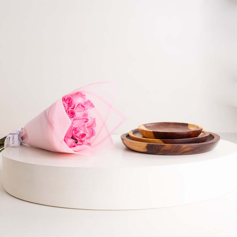 Wudora Wooden Flat Plates Set & Revival Roses Bouquet